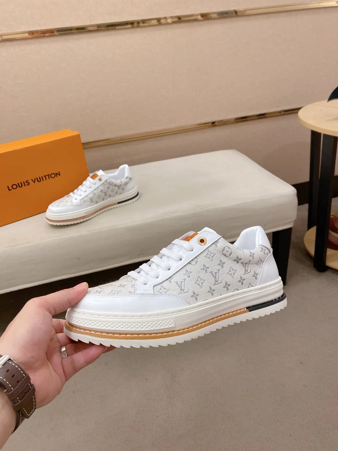 Men's clothing and shoes 400💰Louis Vuitton (Louis Vuitton/LV) top 🔍🔍 new models are on sale at the same time, the upper 🇮🇹 imported first-layer cowhide from Italy, fully imported sheepskin lining 💪💪, completely 1⃣️ to 1 ⃣️Re-engraved🇮🇹💪💪, ⚠Sole: The original sole is specially provided by the original factory, the exclusive movable molded sole is super comfortable, ⚠The original factory follows the order, 🔍🔍high quality, you can enter and exit the counter at will, welcome to compare⚠. Code number:38-44